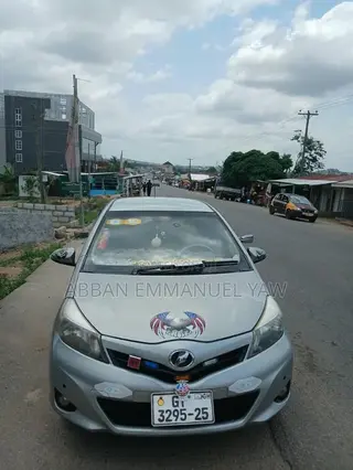 Toyota Vitz 1.5 FWD 5dr 2013 Gray