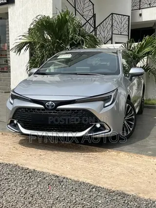 Toyota Corolla Hybrid XLE 2024 Silver