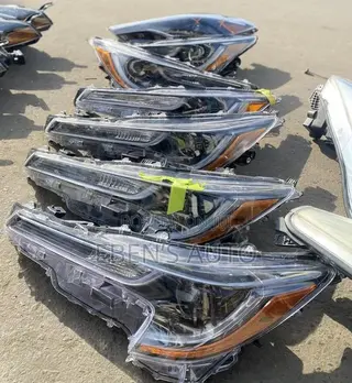Used Toyota Corolla 2020 LE Headlights