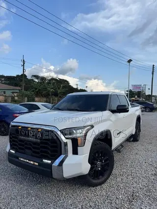 Toyota Tundra 2024 White