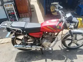 Royal Motorcycle 2022 Red
