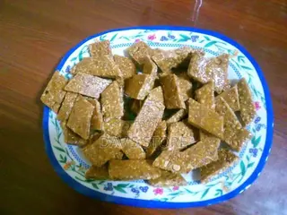 Nkate Cake (Peanut Brittle)
