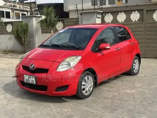 Toyota Vitz 1.3 FWD 3dr 2010 Red