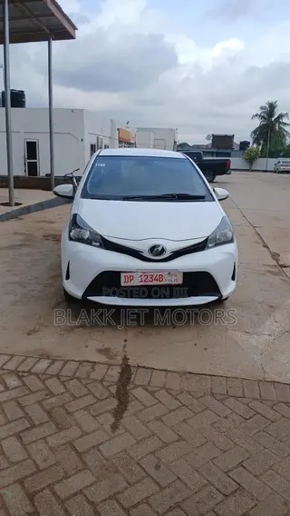 Toyota Vitz 1.3 AWD 5dr 2015 White