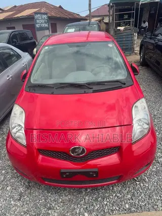 Toyota Vitz 1.3 FWD 5dr 2010 Red