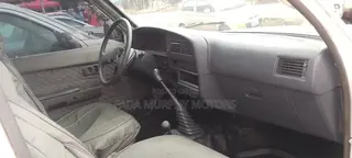 Toyota Hilux 1988 White
