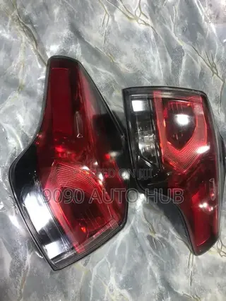 Toyota RAV4 2016, 2017, 2018 Taillight Pair – Premium | Foreign Used