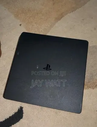 PS4 Slim Jailbreak With 6 Games and 2 Controllers