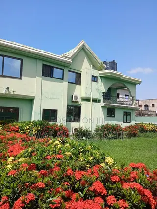 8bdrm Mansion in Walako Estate, Gbawe for rent