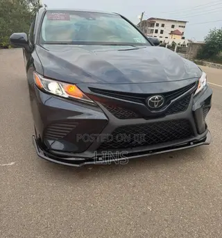 Toyota Camry SE FWD (2.5L 4cyl 8AM) 2018 Green