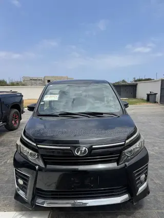 Toyota Voxy ZS 4WD 8-Seater 2014 Black