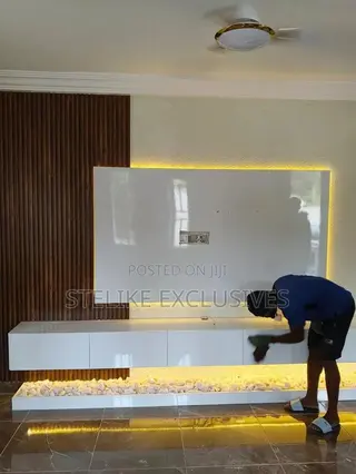 Elevézen TV Console