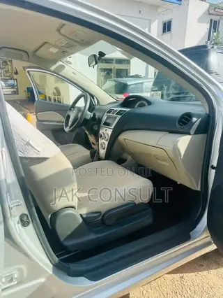 Toyota Belta 2010 Silver