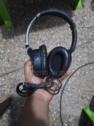 Noise Cancelling Headphones