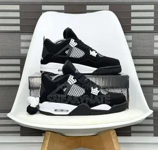Jordan 4 Retro Sneakers