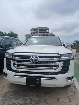New Toyota Land Cruiser LC300 2025 White