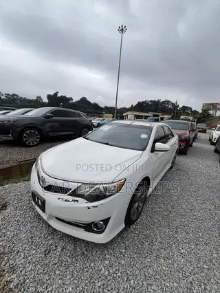 Toyota Camry SE 4dr Sedan (2.5L 4cyl 6A) 2014 White