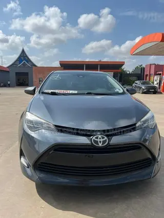 Toyota Corolla XLE (1.8L 4cyl 2A) 2018 Gray