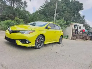 Toyota Corolla SE Special Edition 4dr Sedan (1.8L 4cyl CVT) 2017 Yellow