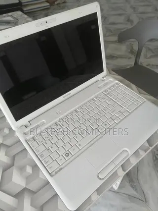 Laptop Toshiba Satellite C850 4GB Intel Core i5 HDD 500GB