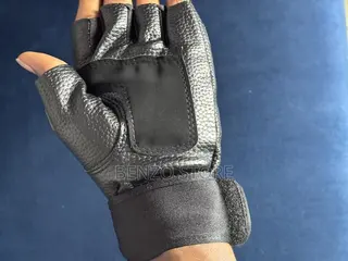 Quality Leather Hand Gloves Available For Gym, And Riding
