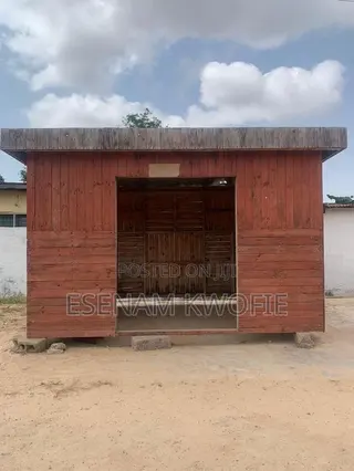 Polished Wooden Pallet Shop