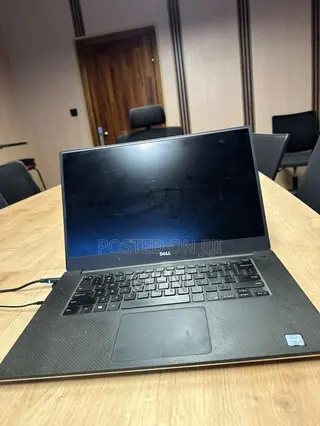 Laptop Dell Precision 5520 16GB Intel Core i7 SSD 512GB