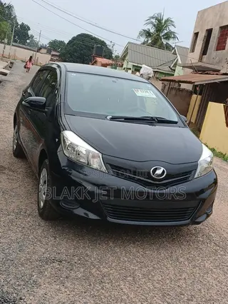 Toyota Vitz 1.3 AWD 5dr 2013 Black