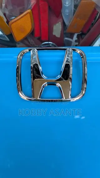 CR-V Front Emblem and Accord 2018