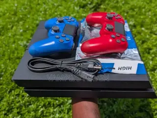 PS4 Standard With 2 Controllers and 7 Games