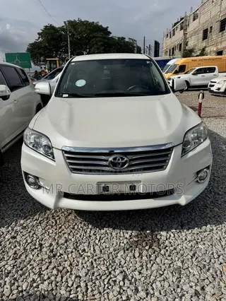 Toyota Vanguard 2013 White
