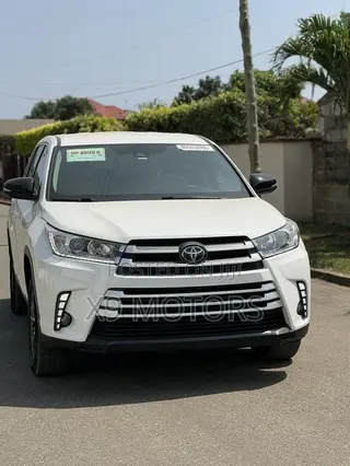 Toyota Highlander LE 2019 White