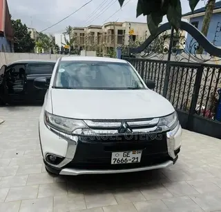 Mitsubishi Outlander 2017 Off white