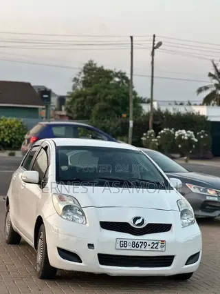 Toyota Vitz 2010 White