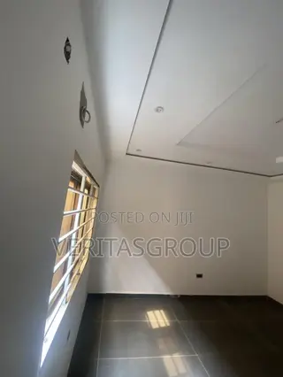 2bdrm Apartment in American House for rent