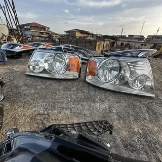 Ford F150 2005 Headlight Pair