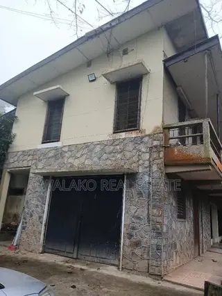 4bedroom House on 18plot of Land for Sale.