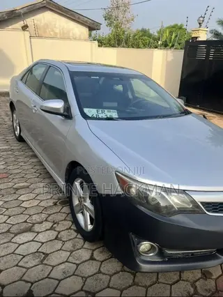 Toyota Camry LE 4dr Sedan (2.5L 4cyl 6A) 2013 Silver
