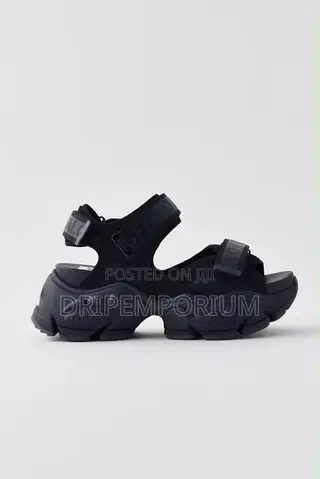 BUFFALO Chunky Sandals