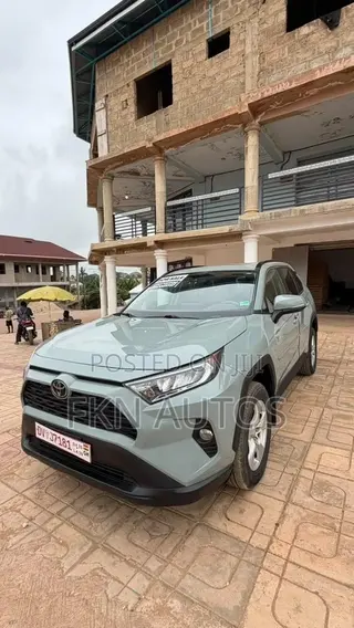 Toyota RAV4 XLE AWD 2019 Green