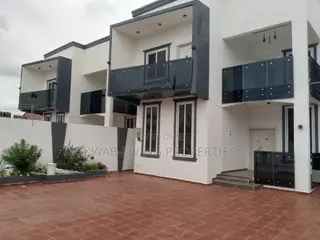 4bdrm House in Lake Side Estate for sale