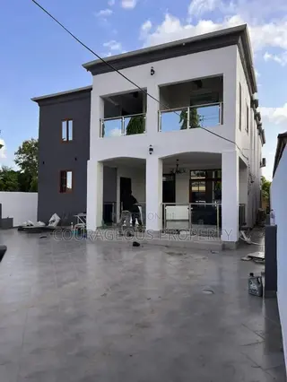 6bdrm House in Odumase, Pentecost for sale