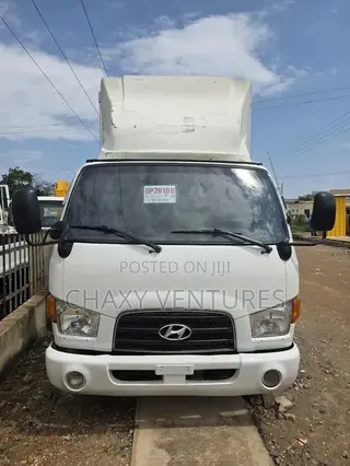 Hyundai Might Food Bus