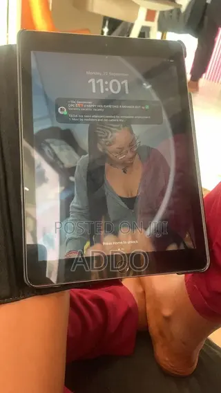 Apple iPad 5 (2022) 32 GB Silver