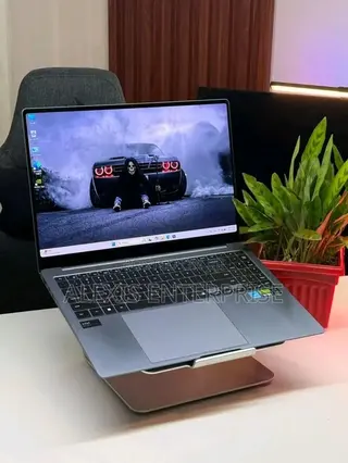 New Laptop Samsung Galaxy Book5 Pro 32GB Intel Core i7 SSD 1T