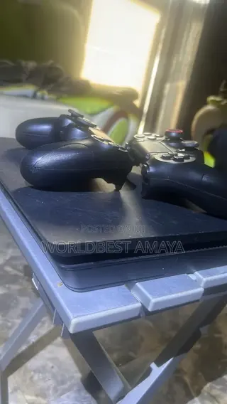 PS4 Slim Black
