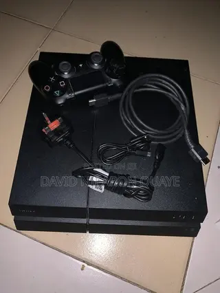PS4 Standard With Games Jailbreak