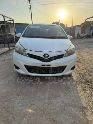 Toyota Vitz 1.5 FWD 5dr 2013 White