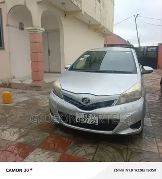 Toyota Vitz 2012 Silver