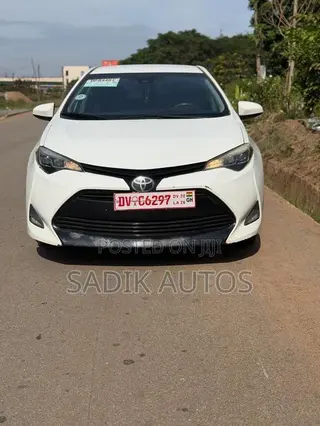 Toyota Corolla LE (1.8L 4cyl 2A) 2019 White